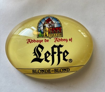 Leffe blond belgisches Bier oval Fischauge Abzeichen Tbar Bierpumpe Männerhöhle Pub Bar  