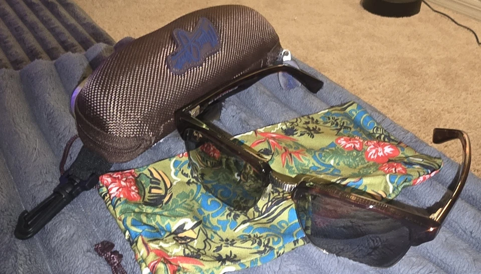 Maui Jim Vintage Sunglasses with Hard Case Unisex - Image 3 of 4