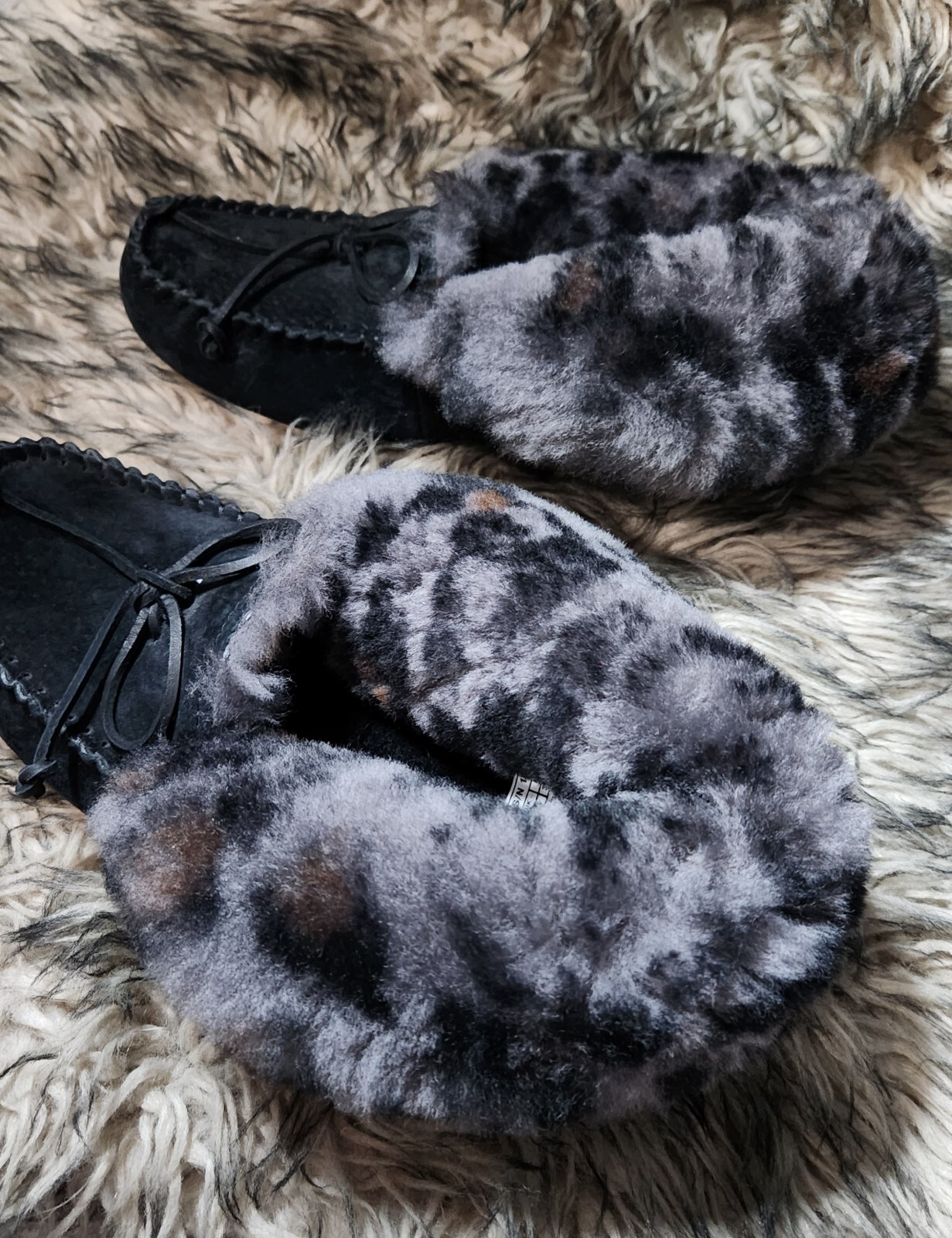 UGG Alena Slippers, Size 7 (RARE!) image 5