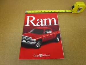 2000 Dodge Ram pickup truck sales brochure 38 pg literature 1500 2500 3500
