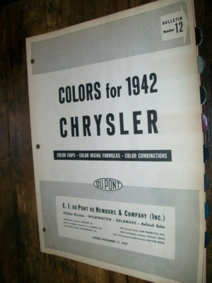 1942 Chrysler DuPont car auto Paint Chips booklet- Very good