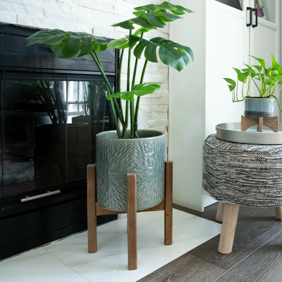 Maceta de cerámica Flora Bunda Mid Century 2 piezas 10" y 8" Sunburst sobre soporte de madera Foto 2 de 4