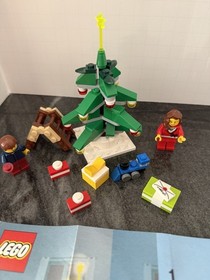 LEGO Seasonal: Decorating the Tree (40058) Includes Legos & Instructions Retired