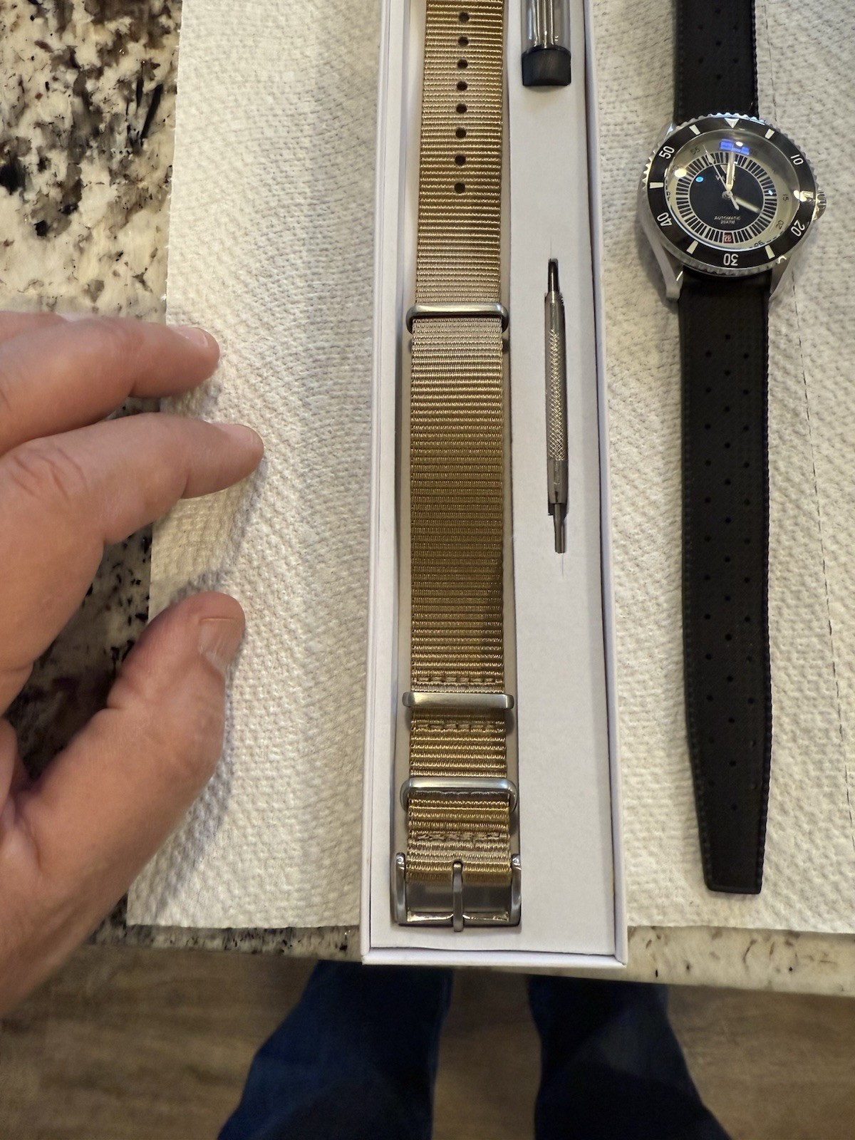 Vaer Automatic Dive Watch - Excellent Includes Un… - image 4