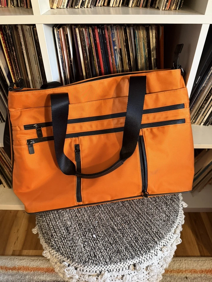 BJX NYC Bolso de Hombro / Bolso de Mano con Bolsa para Laptop Acolchada e Impermeable Foto 4 de 4