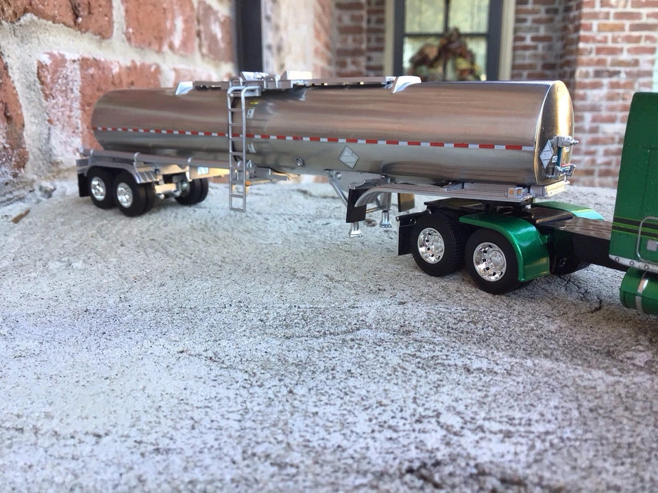 1:64 DCP 389Peterbilt Midroof W/Brenner Tanker FiganBaum Trans. - Image 4 of 4