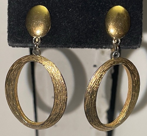 Vintage Trifari Signed Gold Tone Dangle Clip On Earrings Jewelry TEH2-2