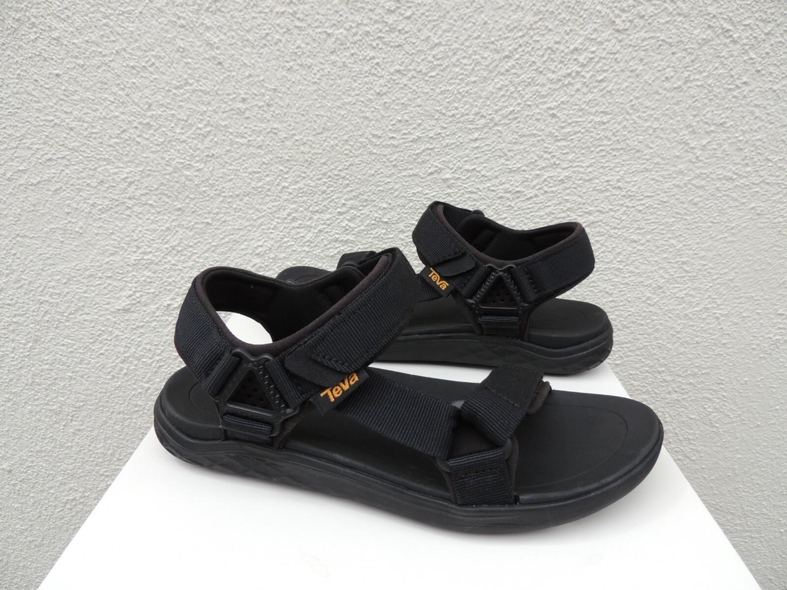 teva black strappy sandals