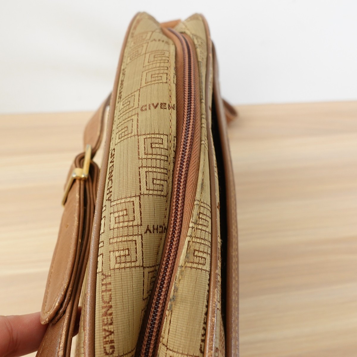 Vintage Clutch Shoulder Bag Beige GIVENCHY 4G Logo Monogram Canvas