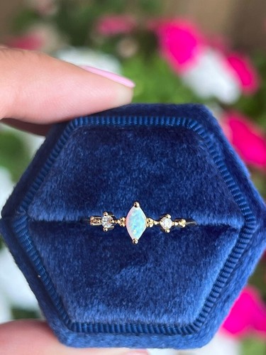 Marquise Cut Fire Opal Yellow Gold Plated silver Minimalist Engagement Ring - Afbeelding 3 van 4