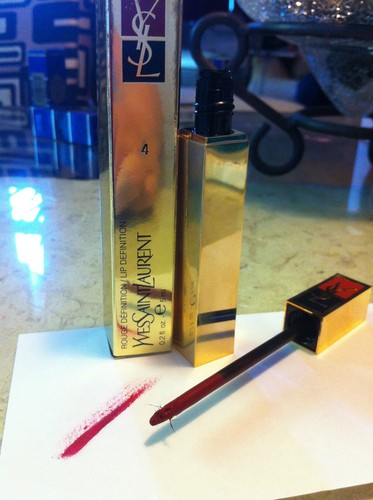 YVES SAINT LAURENT LIPSTICK Lip Definition rouge Definition Matte 