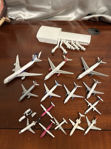 Gemini Jets 1:400 Damaged Aircraft Lot + Custom Airport Terminal, 1:500 Models