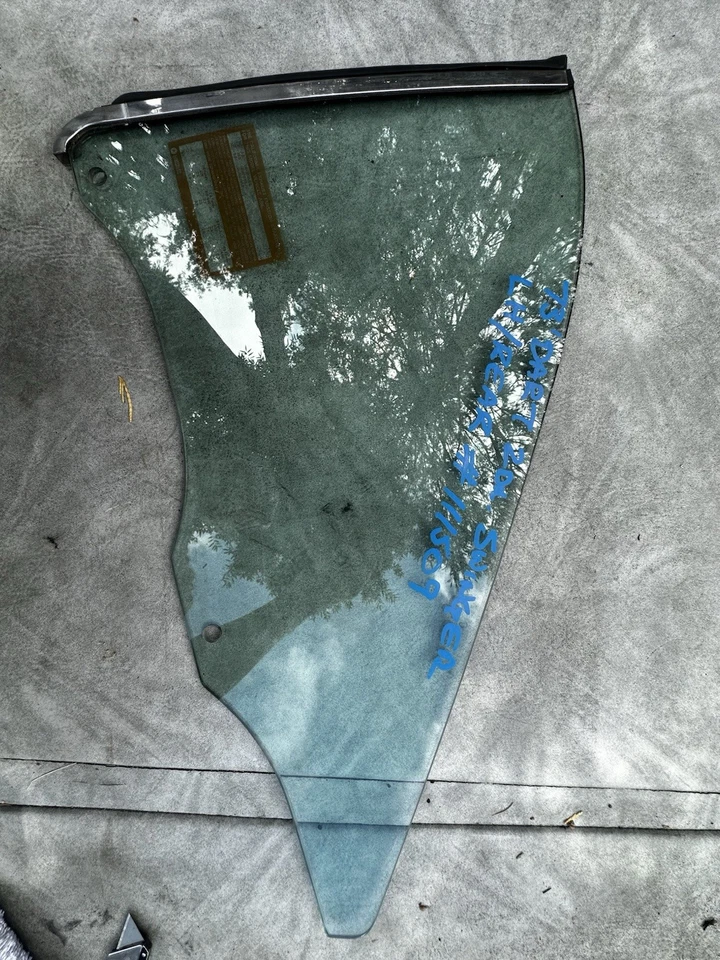 Dodge Dart Swinger 1973 de fábrica trasero izquierdo 1/4 ventana Hollander #3836 Foto 4 de 4