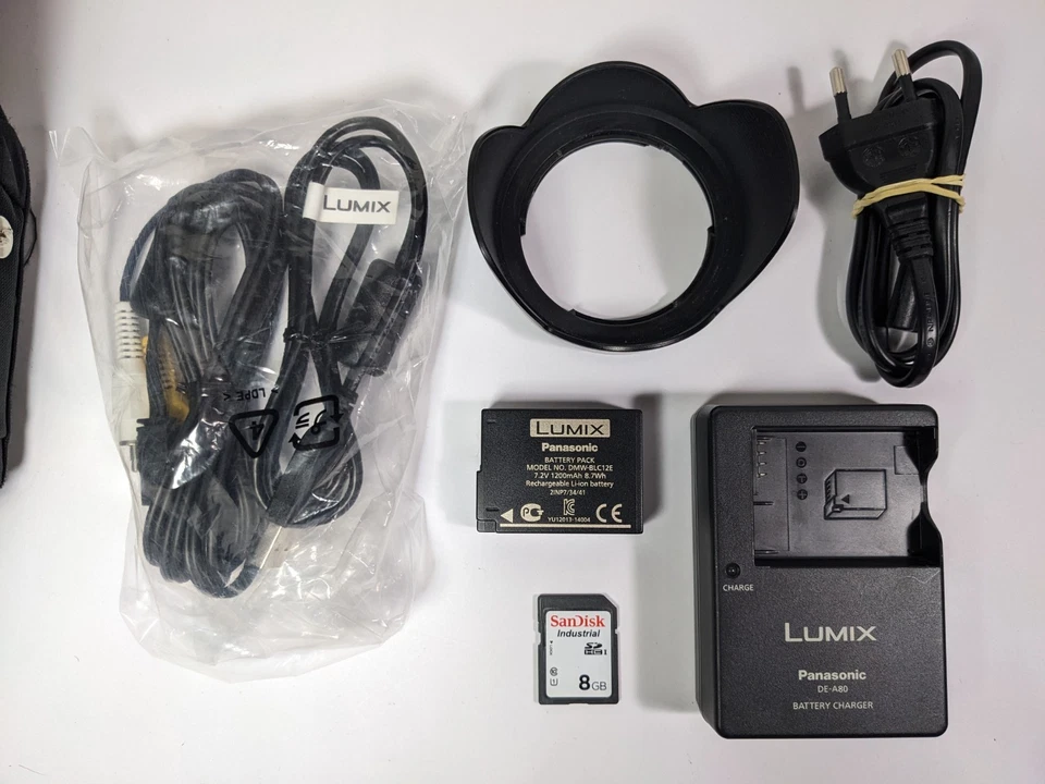 Numérique type Bridge PANASONC LUMIX FZ 200 - Zoom24x - F2,8 - 12,1MP - Immagine 2 di 4