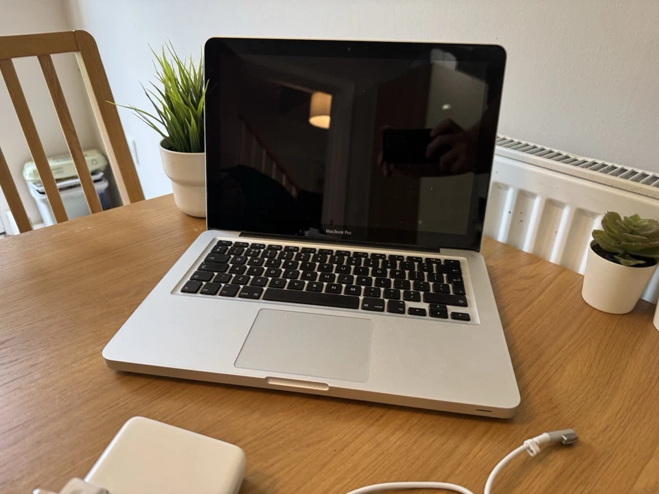 Apple MacBook Pro 13” 2.4GHz i5, 4GB Ram, 250GB SSD, Fresh Install of OS - Image 4 of 4