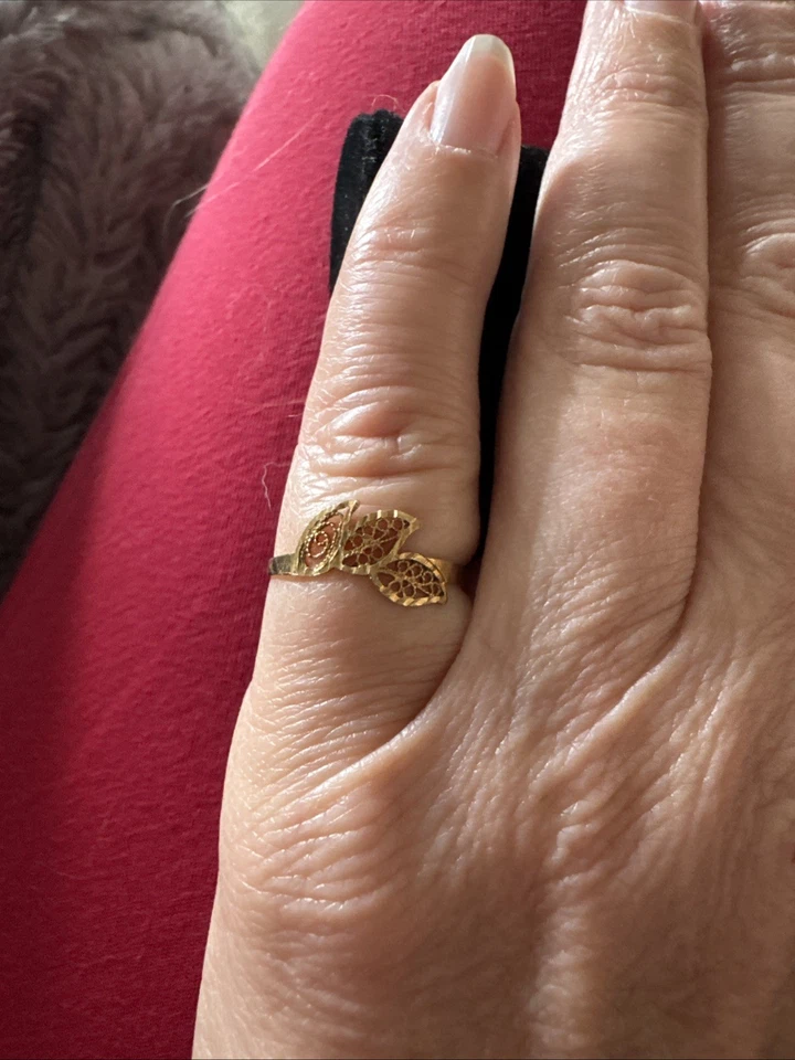 14 K Gold Filigree Leaf Detail Ring. Size 6  - Image 3 of 4
