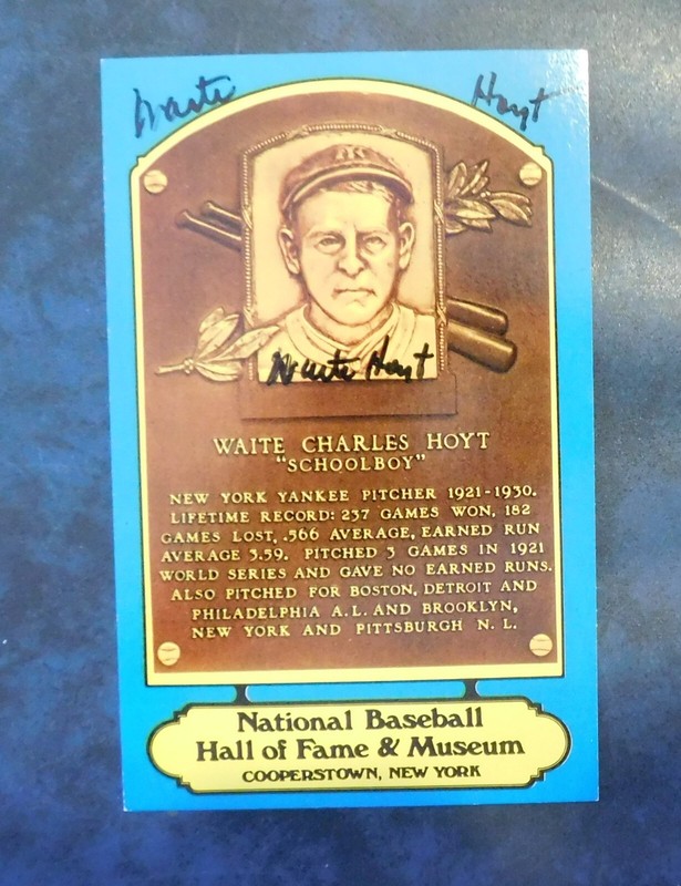 Waite Hoyt autographed baseball card of this Yankees HOFer