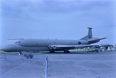 Original Farbdia Hawker Siddeley Nimrod AEW.3 RAF XV263 Abingdon (BA)