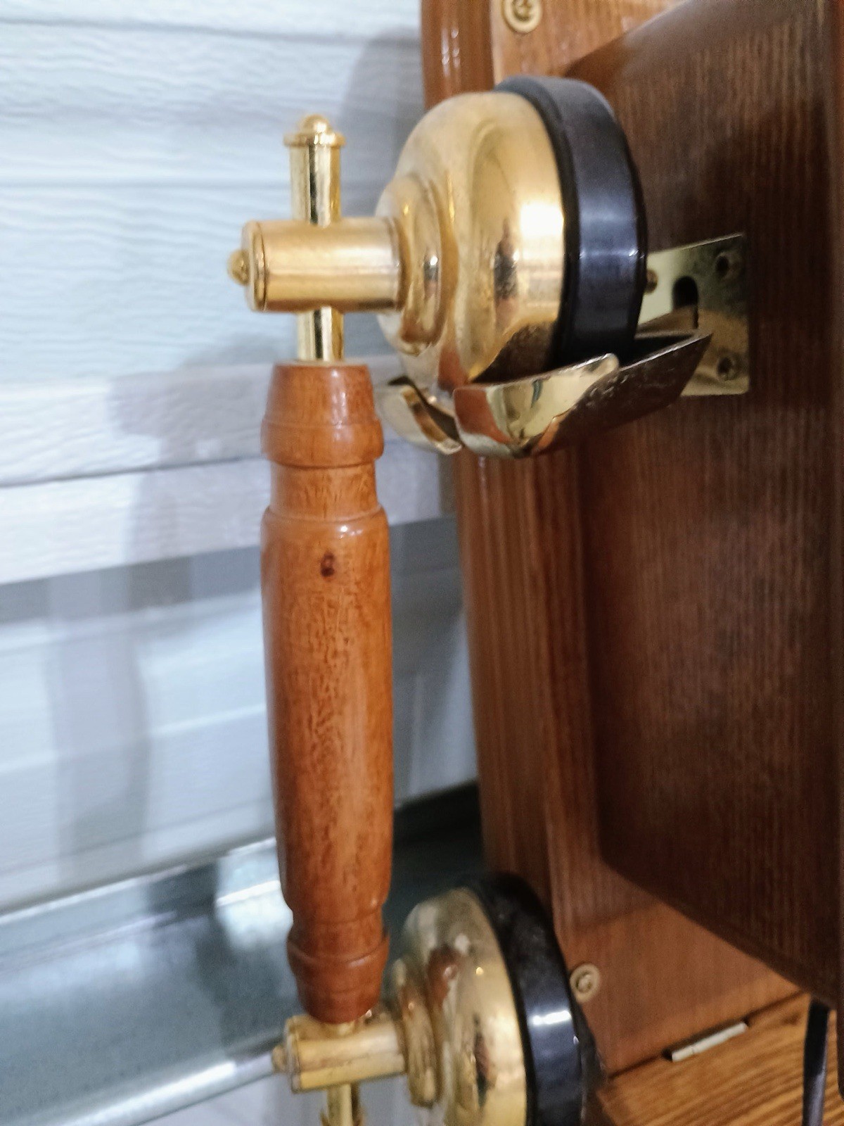 Thomas Collector's Edition 1927 Wooden Wall Telephone, model 541.041