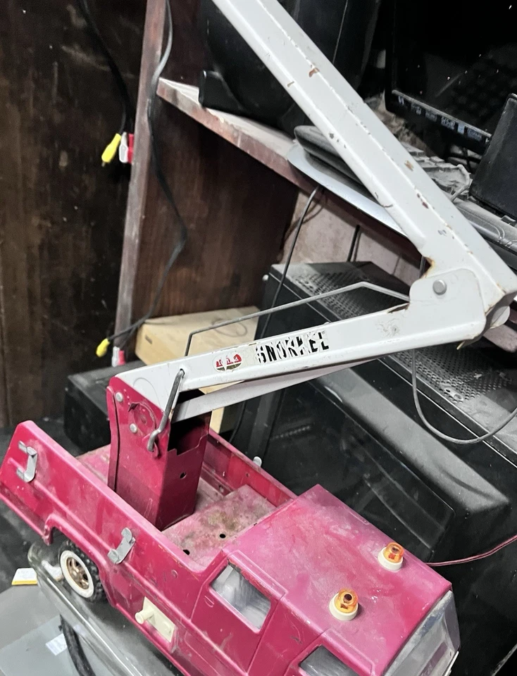 CAMIÓN DE BOMBEROS TONKA FUNDIDO A PRESIÓN CON ESCALERA EXTENSIBLE VINTAGE CAMIÓN DE BOMBEROS ROJO Foto 4 de 4