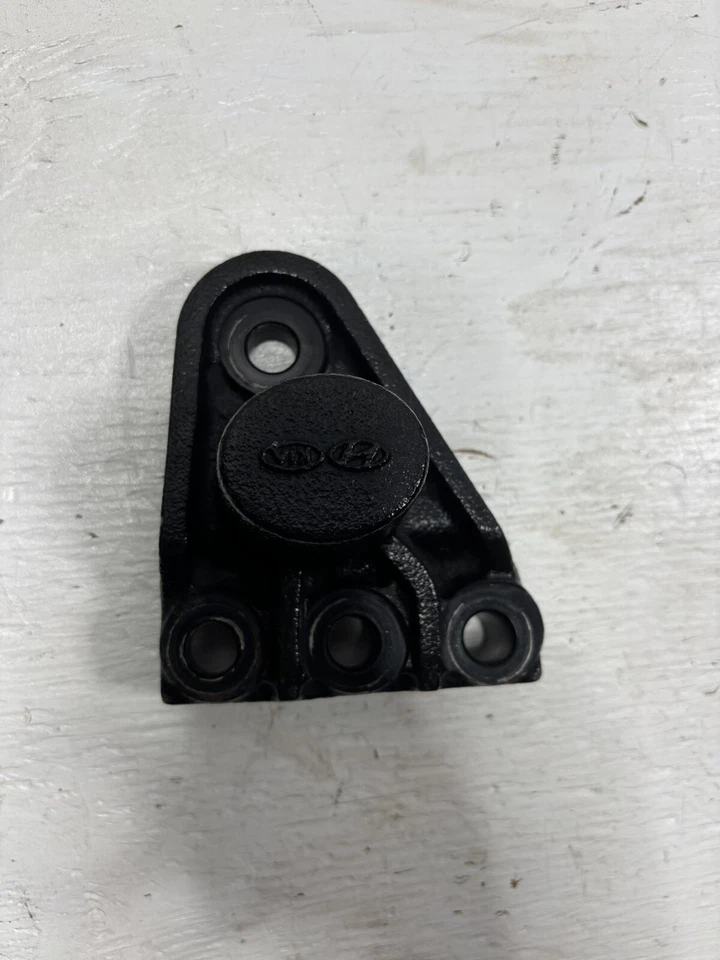 Kia Soul 2014-2019 Support Engine Mounting Bracket 21825S - Image 2 of 4