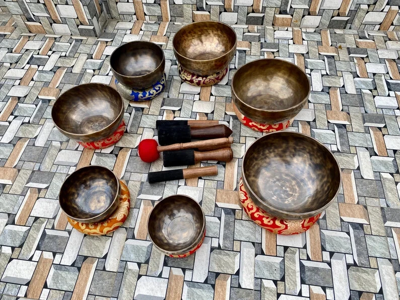 Full Moon 7-Metal Chakra Singing Bowl Set (6"–11") Handmade in Nepal - Photo 4/4