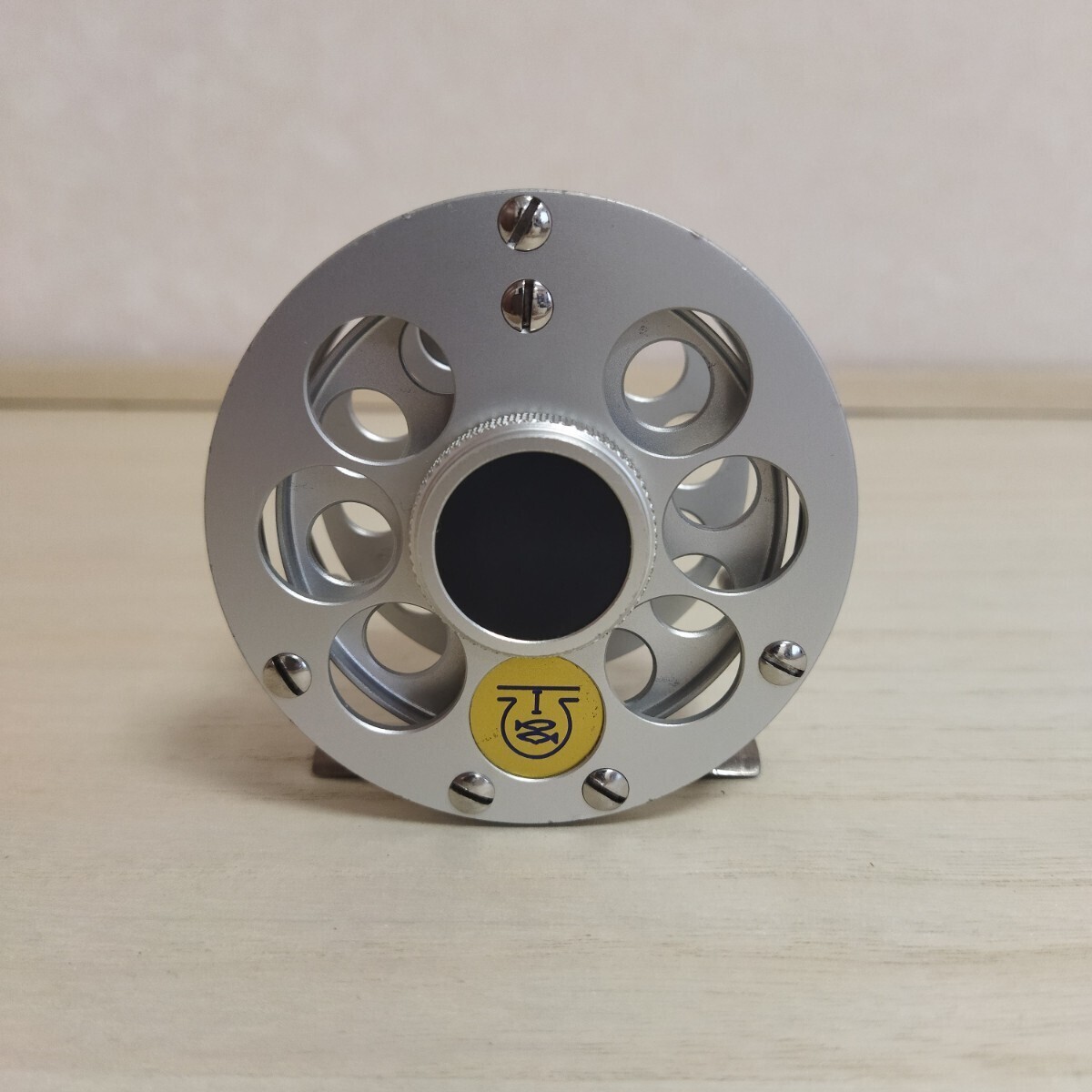 Used Excellent - Ari't Hart Ari T Hart Ari Round 1 Fly Reel Used Excellent - Ari't Hart Ari T Hart Ari Round 1 Fly Reel