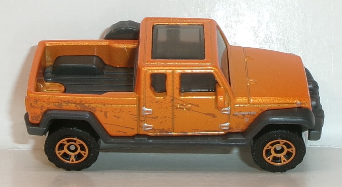 Jurassic World Auto Matchbox Jeep Gladiator - Spielzeugauto Mit Beweglichen  Teilen Rot Bewegliche Teile Spielzeug, image size:1200x656