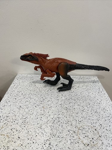 Jurassic World Dominion Pyroraptor 12" Figure - Picture 5 of 15