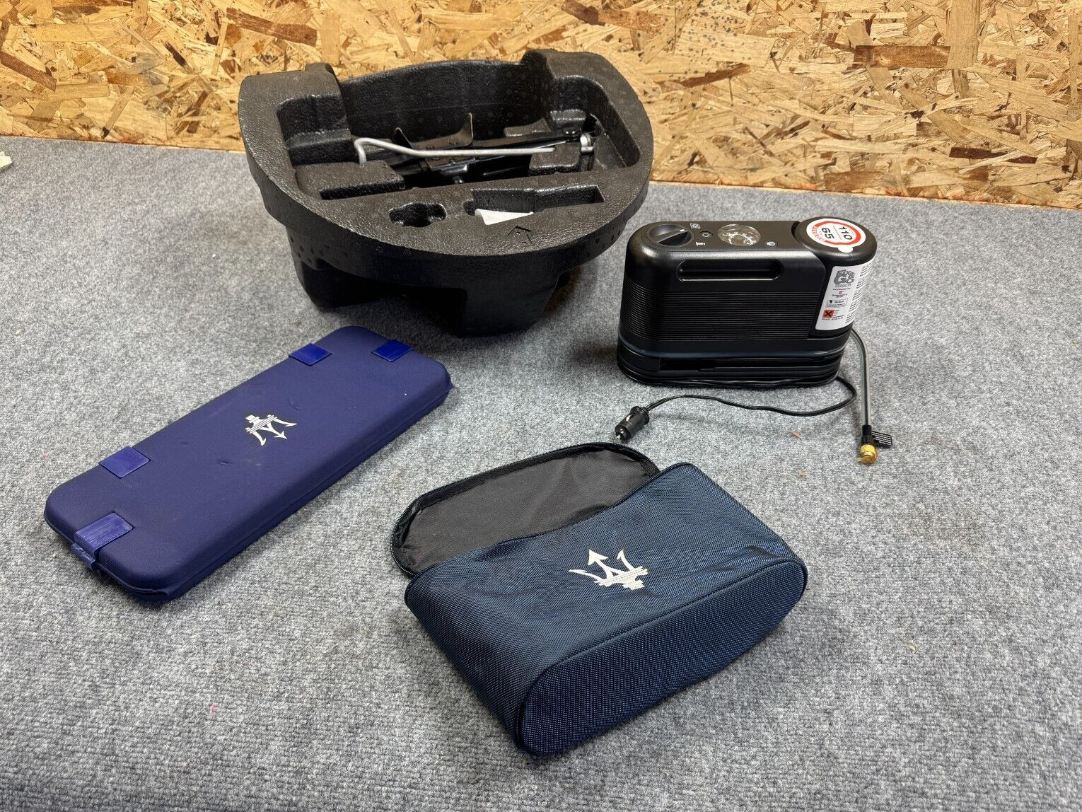 MASERATI GHIBLI M157 14-19 OEM SPARE TIRE AIR INFLATOR TOOL KIT HOLDER SET 60K