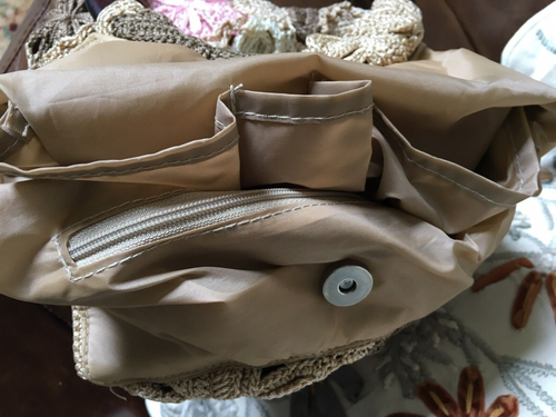 Bolso de Mano TOTE Doble Asa Ganchillo a Mano THE SAK, Diseño Floral - Imagen 8 de 8
