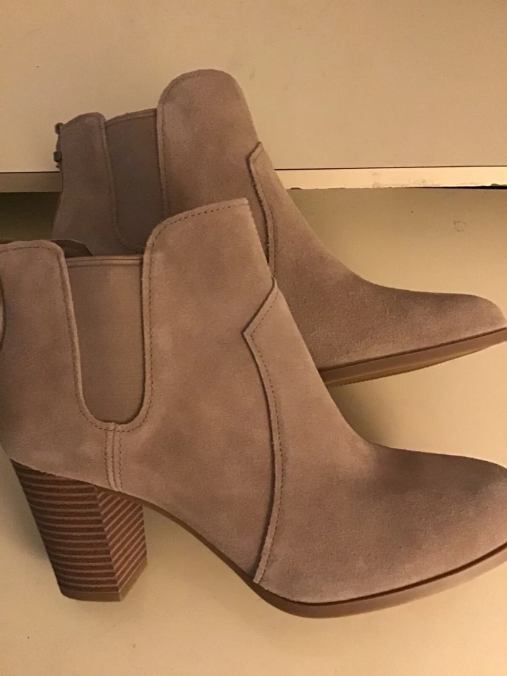 Koolaburra By Uggs women beige suede Dvita Chelsea heel boots US 10 Euro 41 - Image 4 of 4