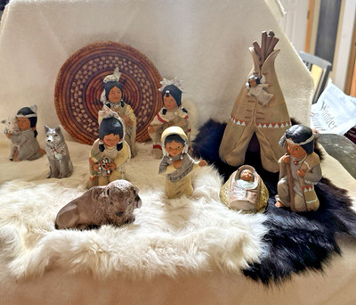 Navajo Nativity Set Native American Style 11 pc Hand Painted w/Real Fur & Basket