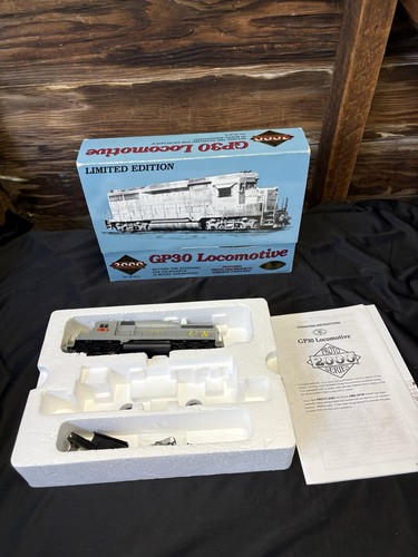 Proto 2000 Series HO Scale Limited Edition L&L 1057 Route GP30 Locomotive | Zustand: Used