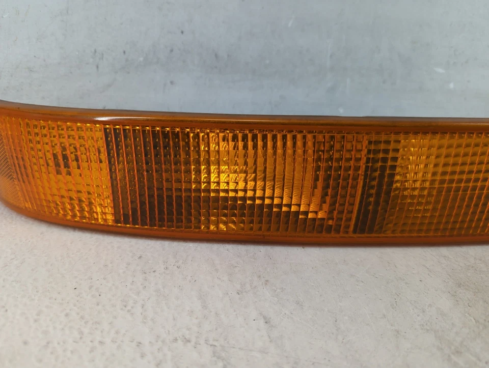 Chevrolet Express 3500 2003-2022 pasajero derecho OEM luz delantera lámpara GTHUO Foto 3 de 4