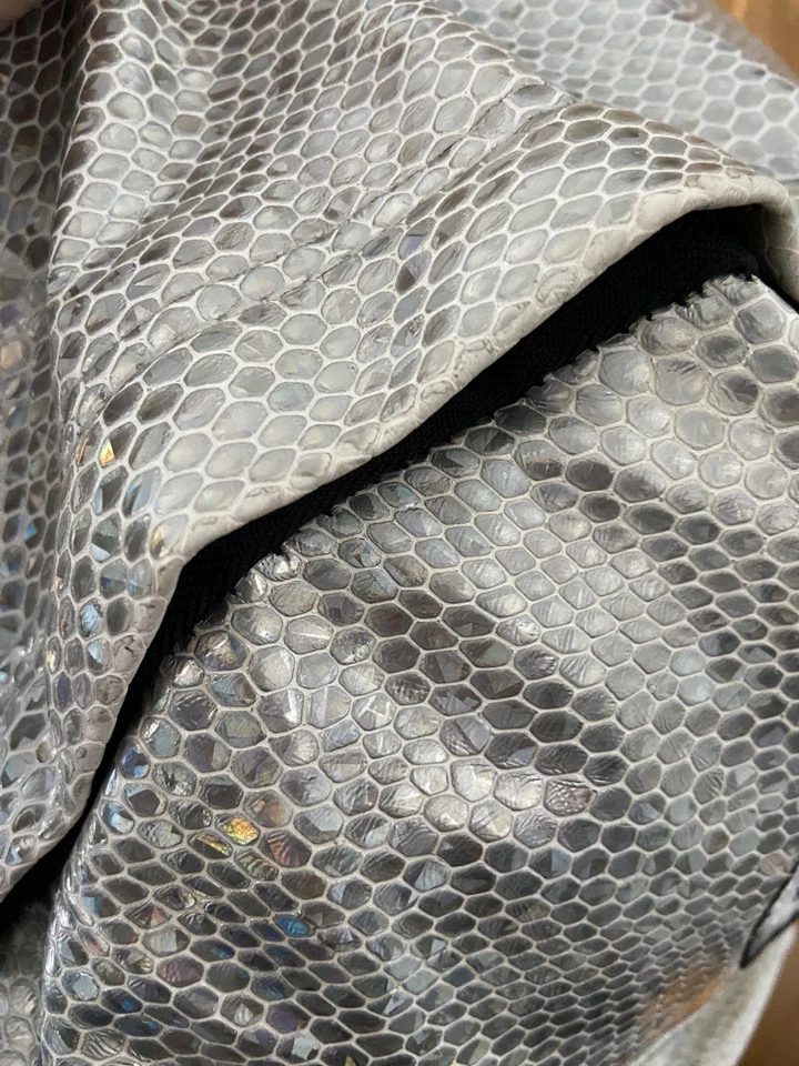 Hype Schulrucksack Rucksack Silber Schuppen Muster gebraucht - Bild 4 von 4