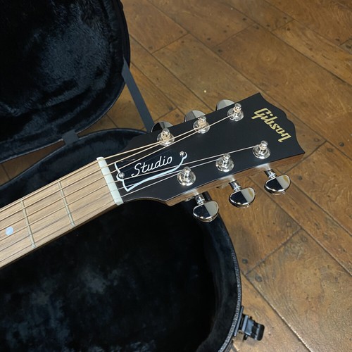 Gibson: J-45 Studio Walnut Satin Walnut Burst - Picture 4 of 11