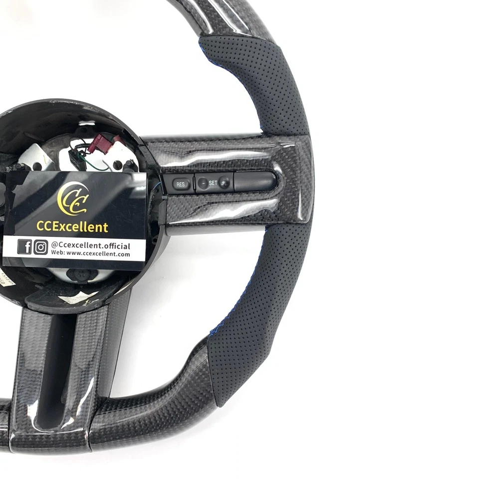 Volante de fibra de carbono real para Ford Mustang 2005-2009 S197 GT 2005-2012 Foto 2 de 4