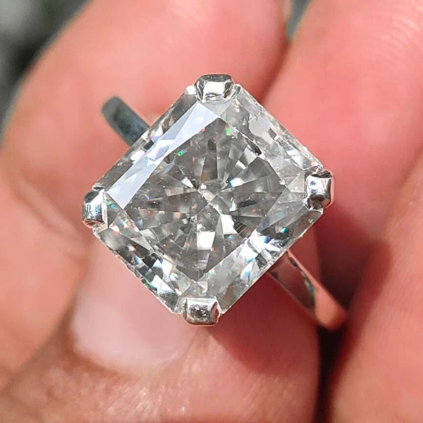 Anillo de diamantes grises de corte radiante de 4,45 quilates certificado - Gran brillo y brillo. Sin tarifa Foto 2 de 4