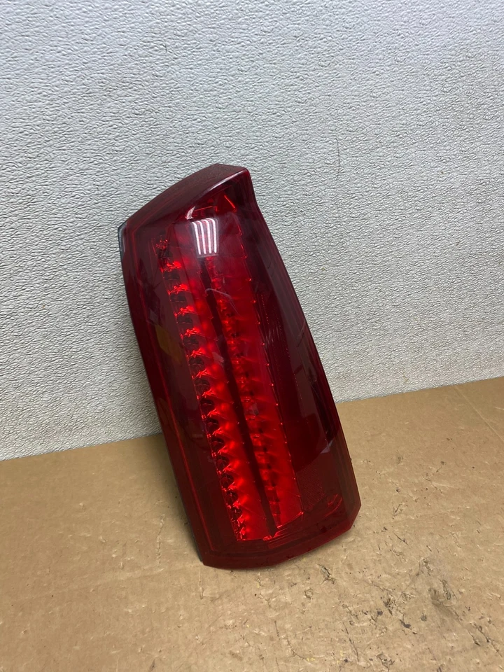 Luz trasera lateral izquierda conductor Cadillac STS 2005 2006 2007 OEM V5555 DW Foto 3 de 4