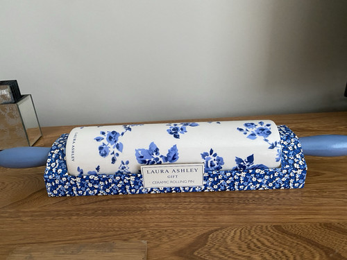 LAURA ASHLEY Ceramic floral blue print rolling pin NEW - Picture 1 of 3
