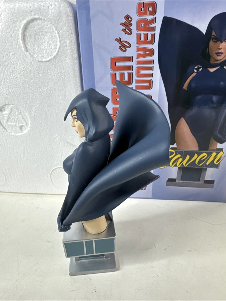 DC DIRECT Women Of The DC Universe Series 3 Limited Edition Raven Bust 1119/3000 - Image 4 of 4