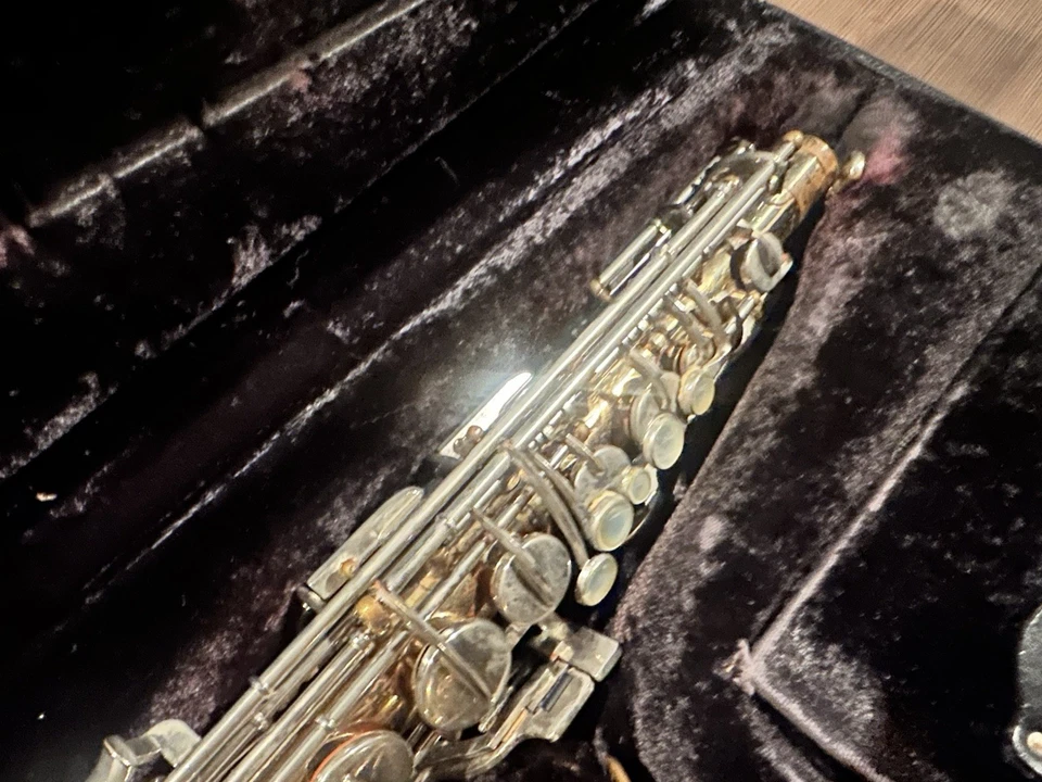 Saxofón alto King 613 estudiante, toca muy bien, buenas almohadillas, estuche, boquilla Foto 4 de 4