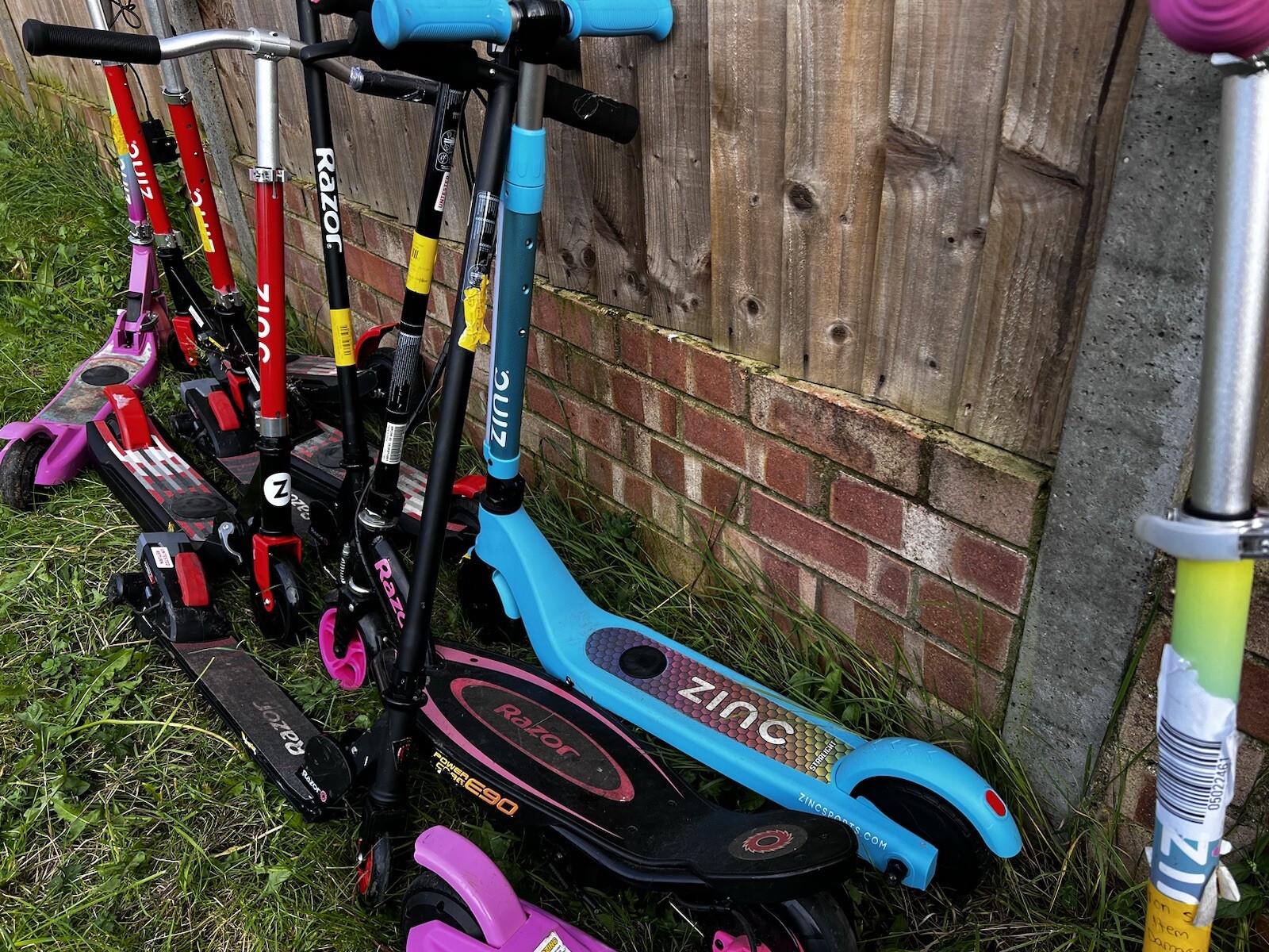 9x Zinc , Razors Kids Electric Scooters. Not Tested , Not Charged , May