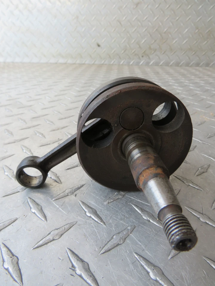 2004 04 Suzuki LTA50 LT A50 Quadmaster cigüeñal y biela Foto 2 de 4