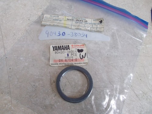 NOS OEM Yamaha Exhaust Pipe Gasket 1970-1993 XS1 TT500 XVZ12 90430-38054 - Picture 3 of 3