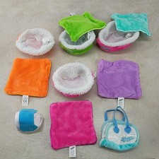 Zhu Zhu Pet Accessories, 4 Beds, 5 Blankets, 1 Carrier And 1 Outfit