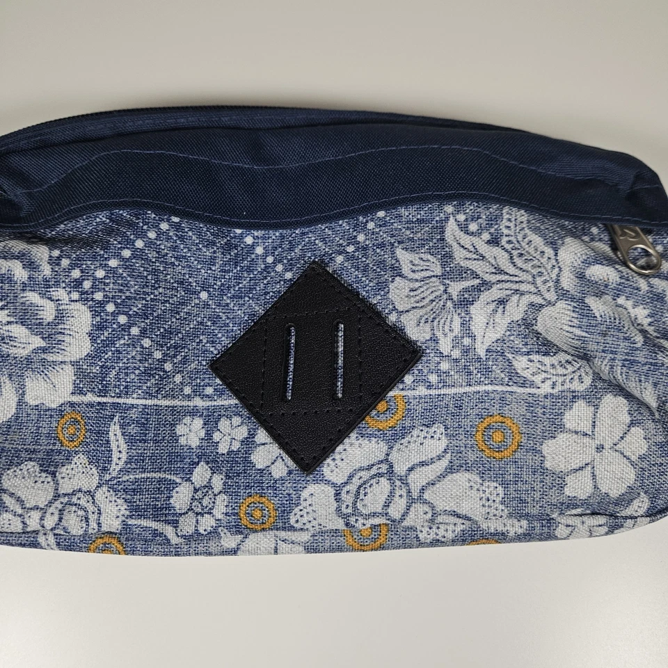 Riñonera Jansport Belt Bag Denim Azul Floral Foto 3 de 4