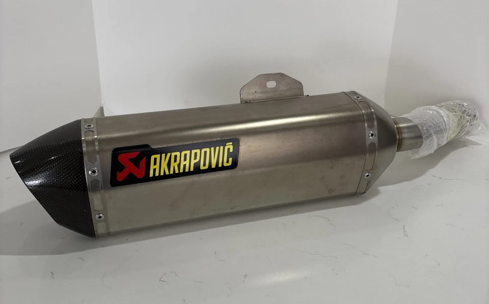 Silenciador de escape de carbono antideslizante Honda CB 500X CB 500F CBR 500R Akrapovic Foto 2 de 4