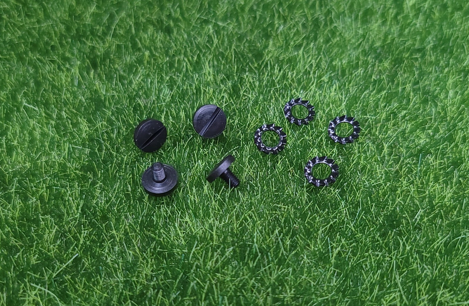 Beretta 92 and 80 Series Screw Kit, 4 Slotted Grip Screws, 4 Washers - EU00017